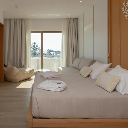 Hotel The 12th *