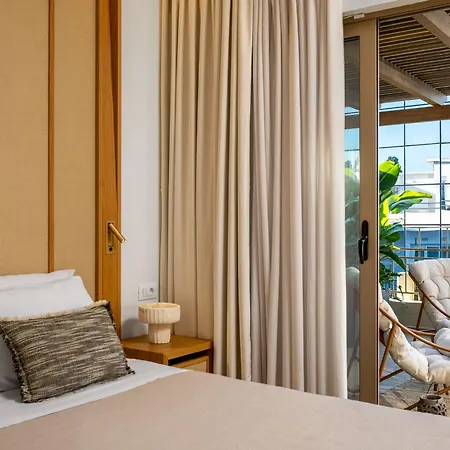 Hotel The 12th 3*