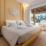 Hotel The 12th 3*